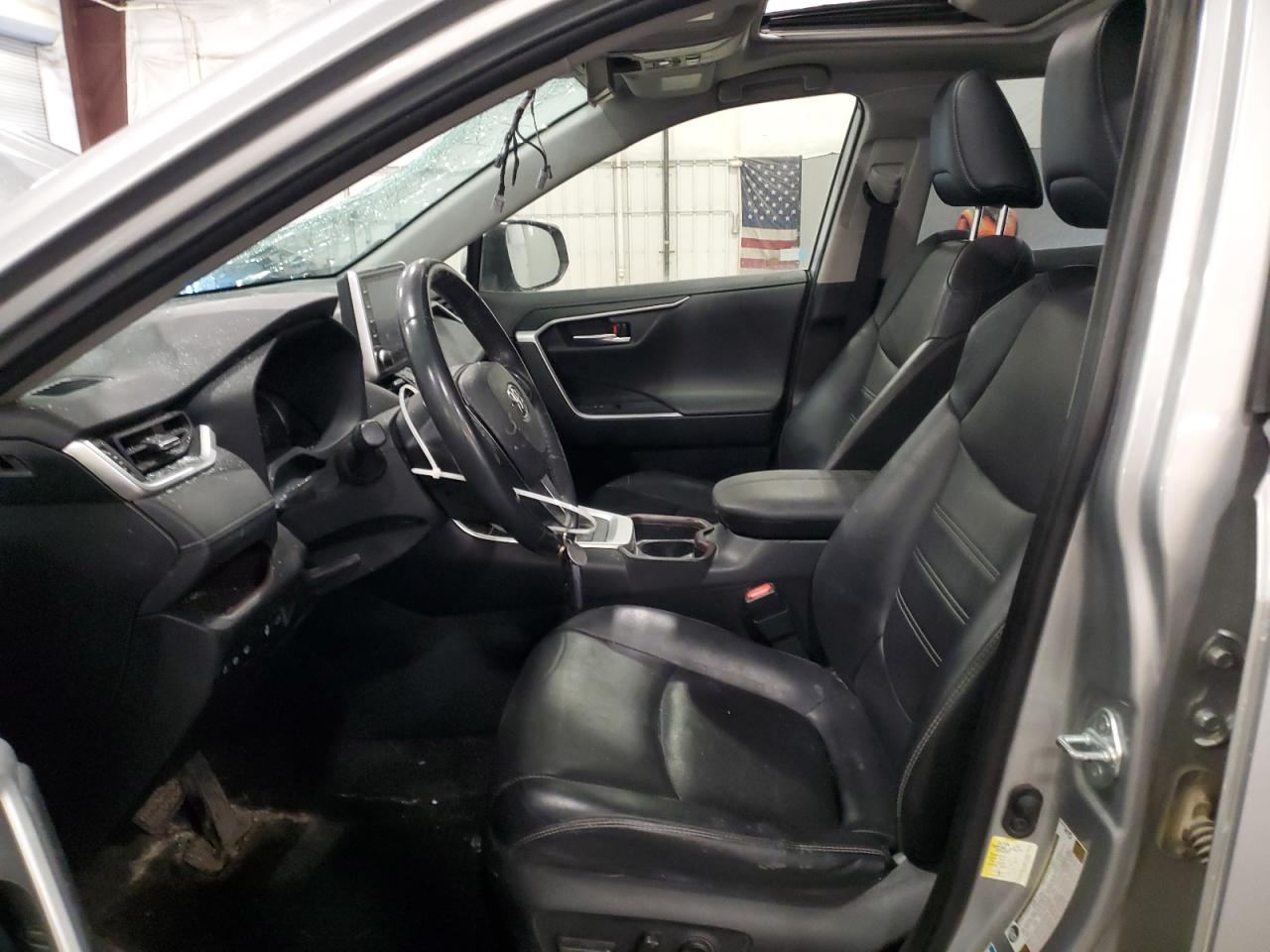2019 Toyota RAV 4 - Image 7