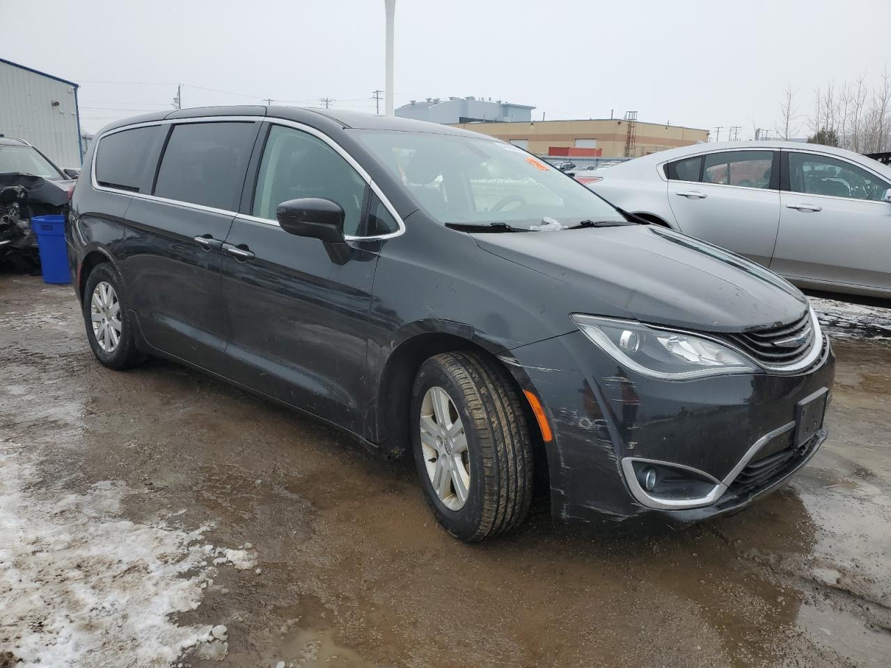 2018 Chrysler Pacifica - Image 4