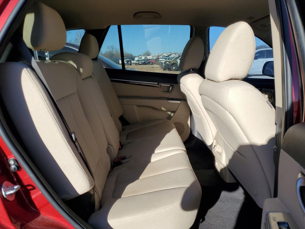 2011 Hyundai Santa Fe - Image 11