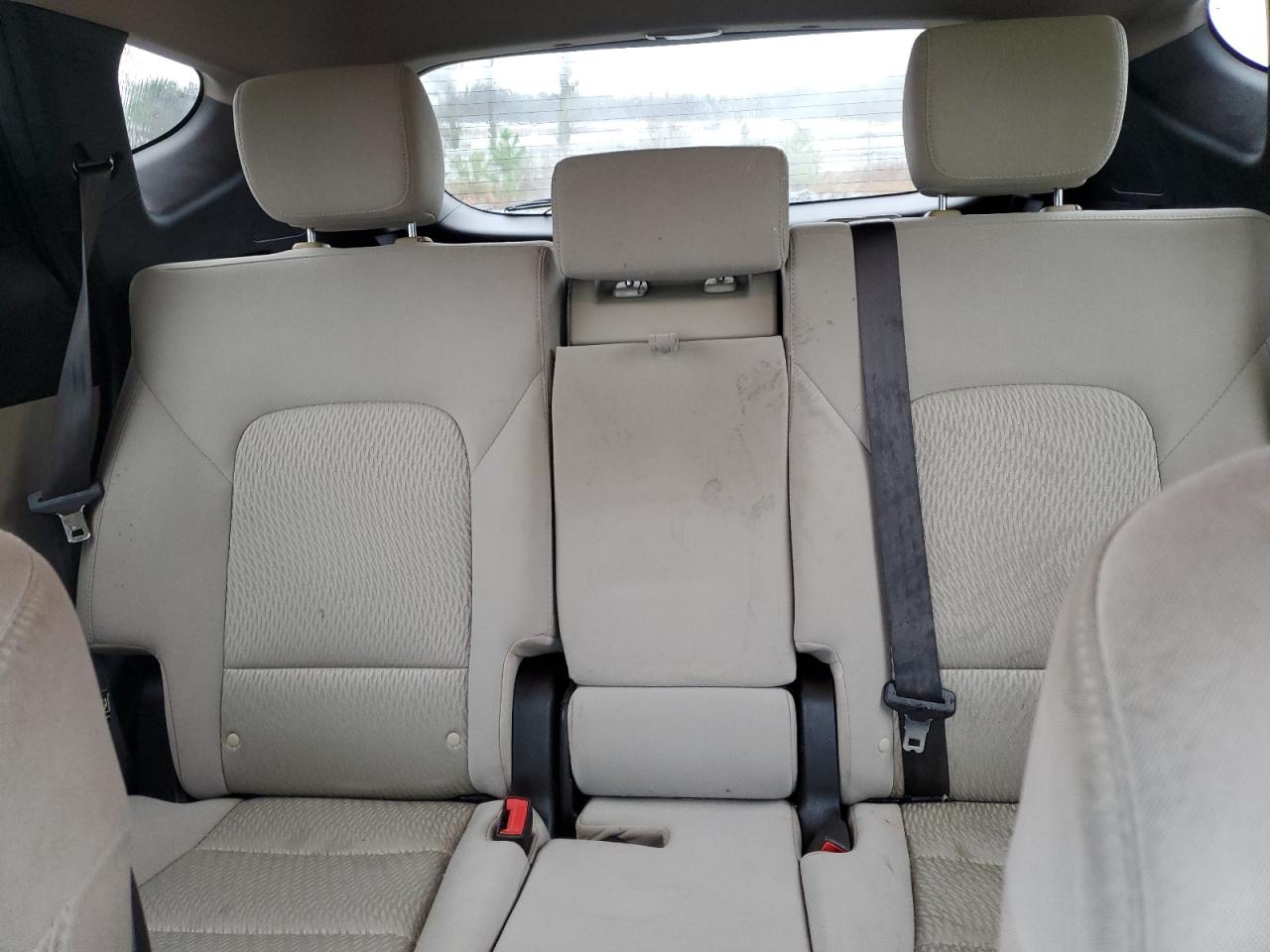 2016 Hyundai Santa Fe - Image 10