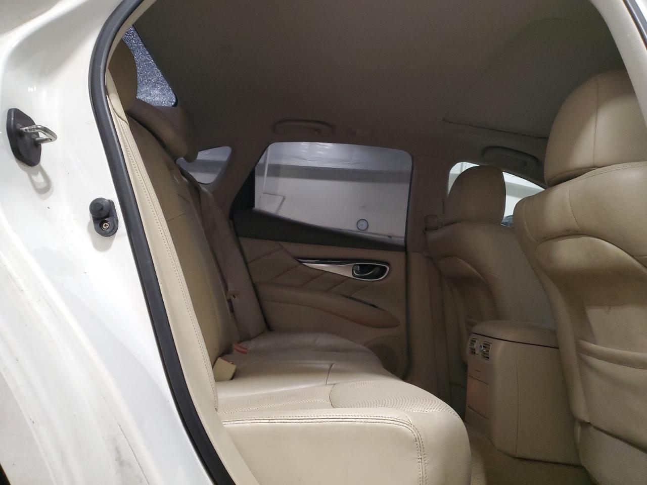 2013 Infiniti M - Image 10