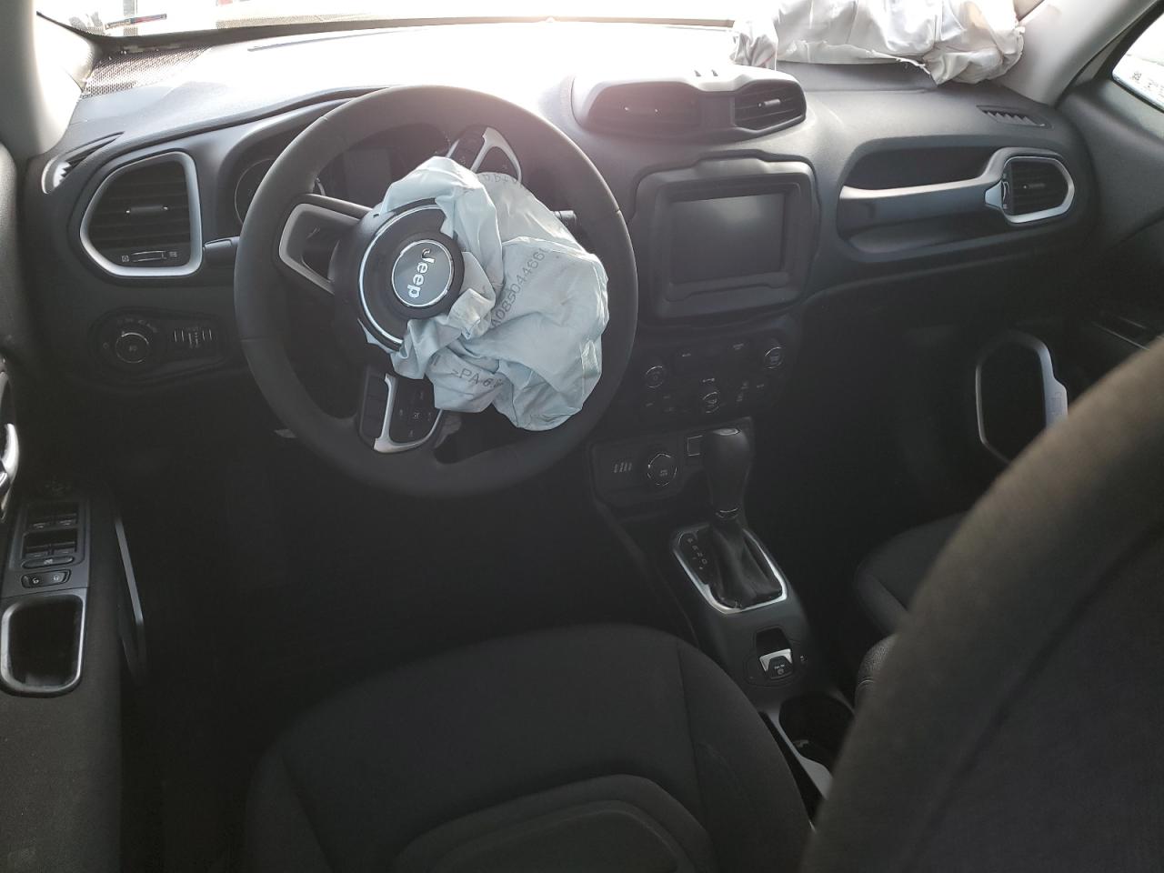 2018 Jeep Renegade - Image 8