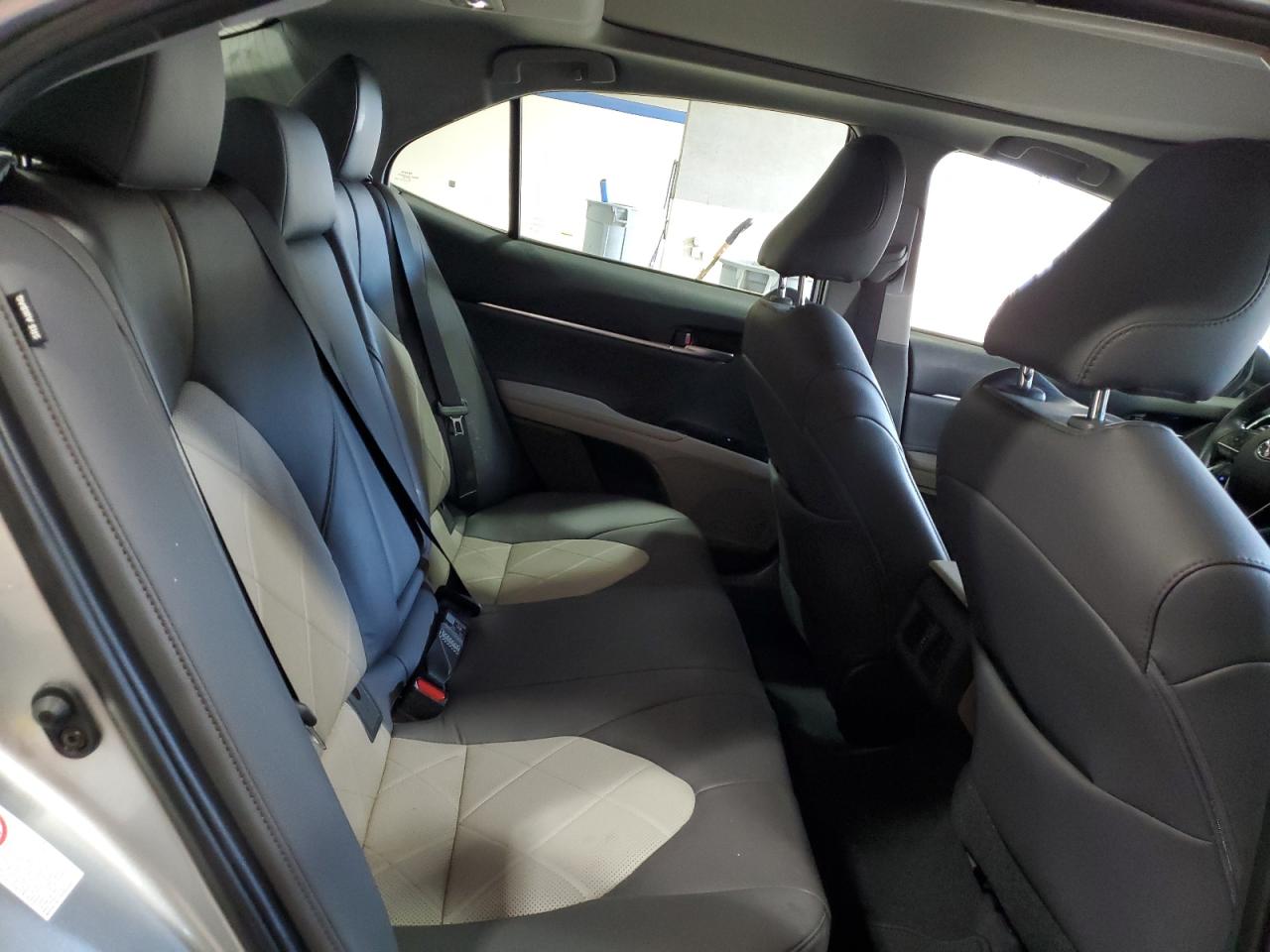 2018 Toyota Camry - Image 10