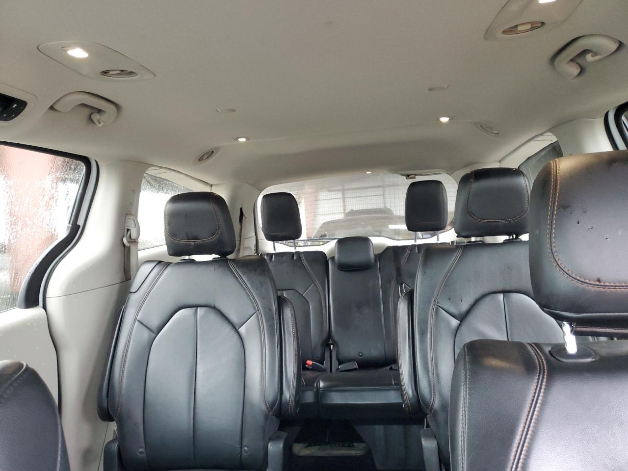 2017 Chrysler Pacifica - Image 10
