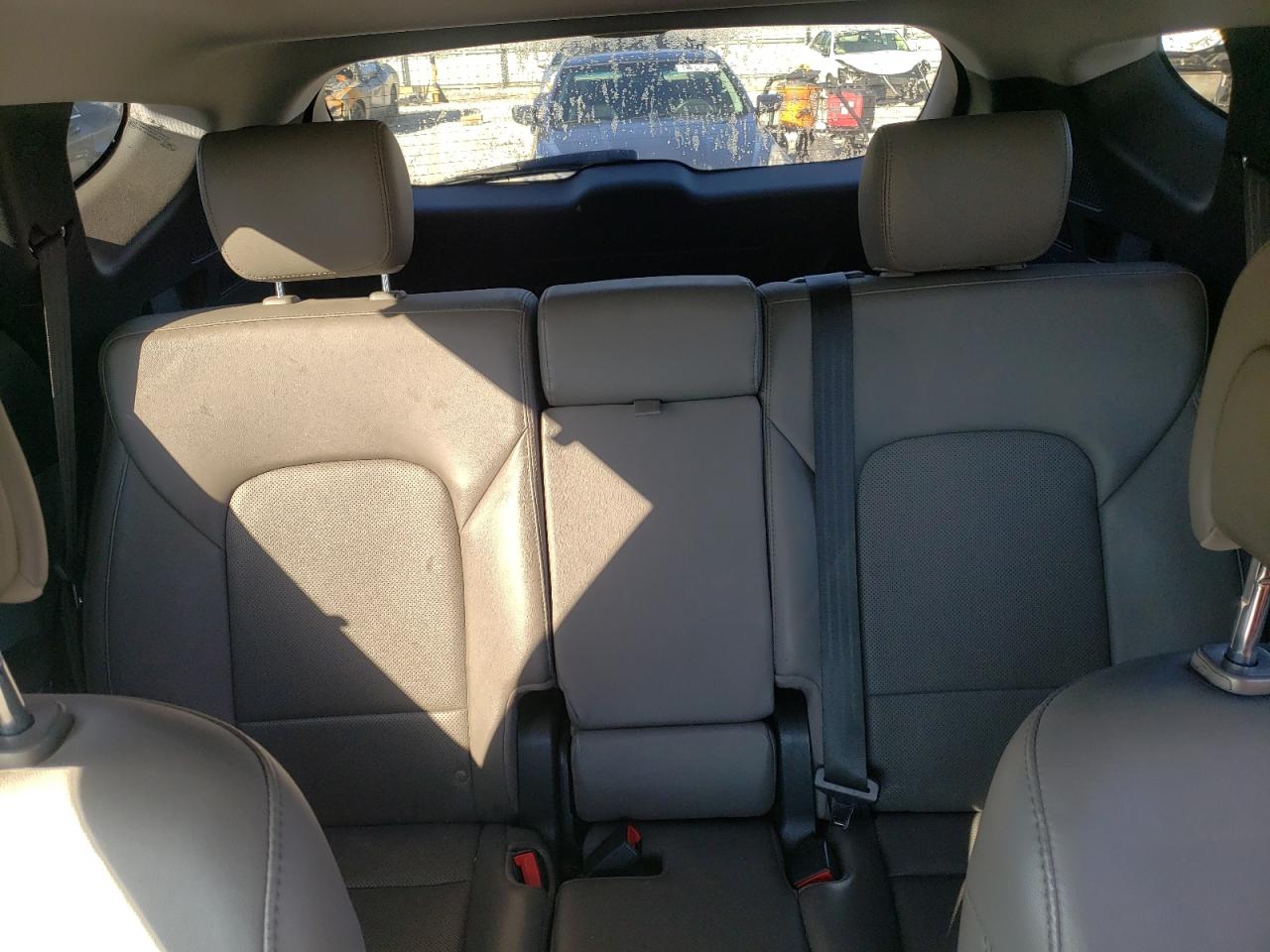 2017 Hyundai Santa Fe - Image 10