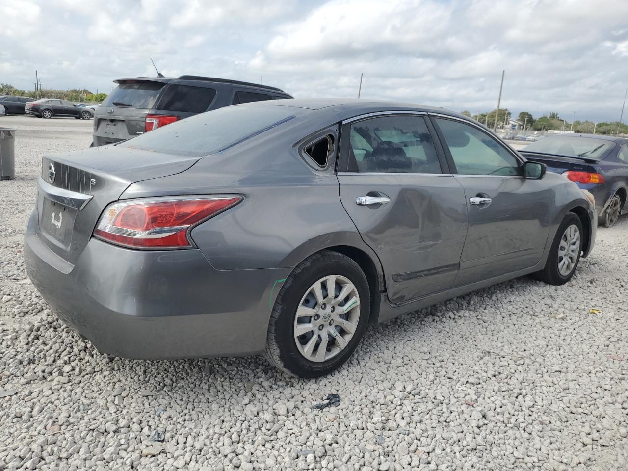 2015 Nissan Altima - Image 3