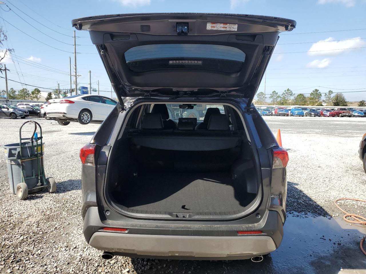 2023 Toyota RAV 4 - Image 6