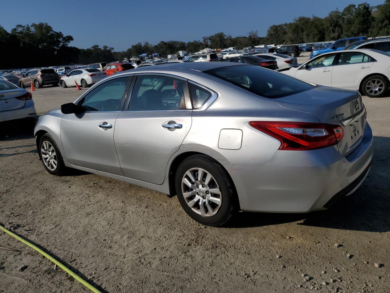 2016 Nissan Altima - Image 2