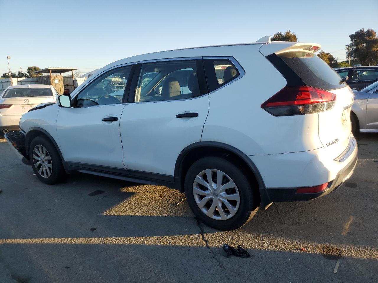 2018 Nissan Rogue - Image 2