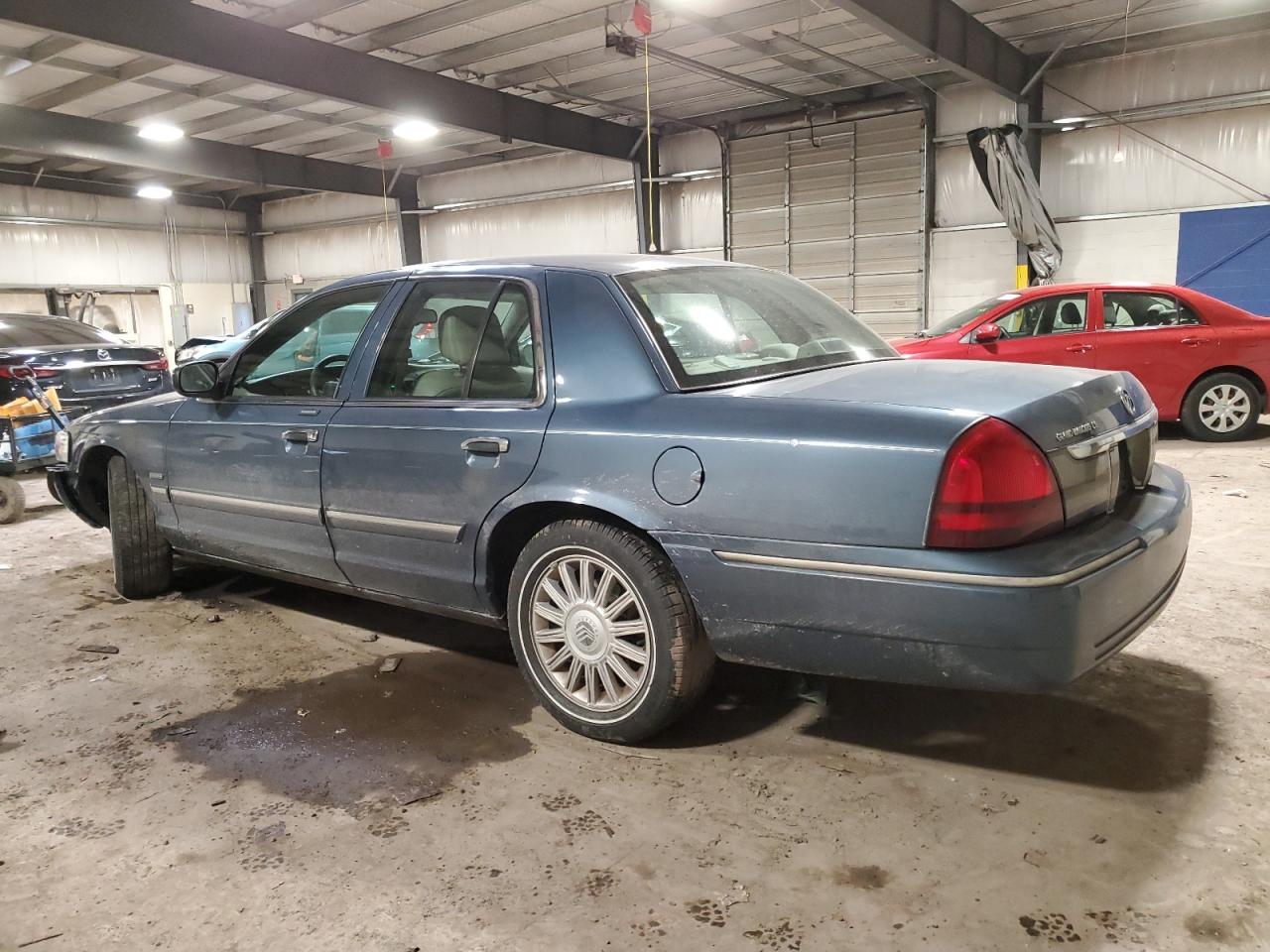 2010 Mercury Grand Marquis - Image 2