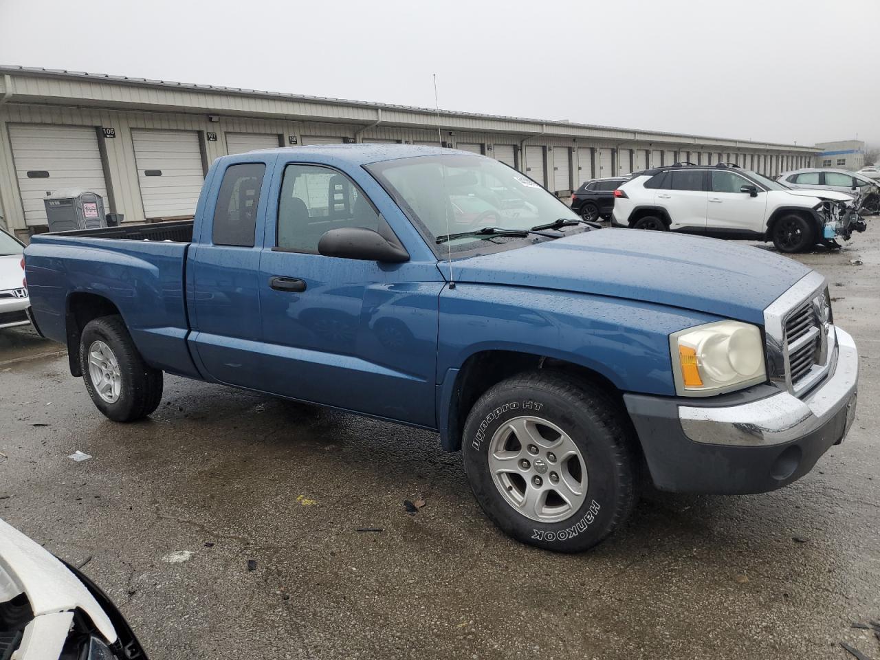 2005 Dodge Dakota - Image 4