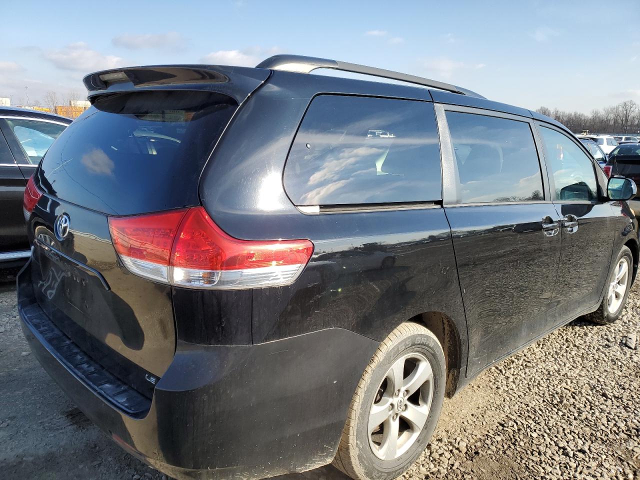 2013 Toyota Sienna - Image 3