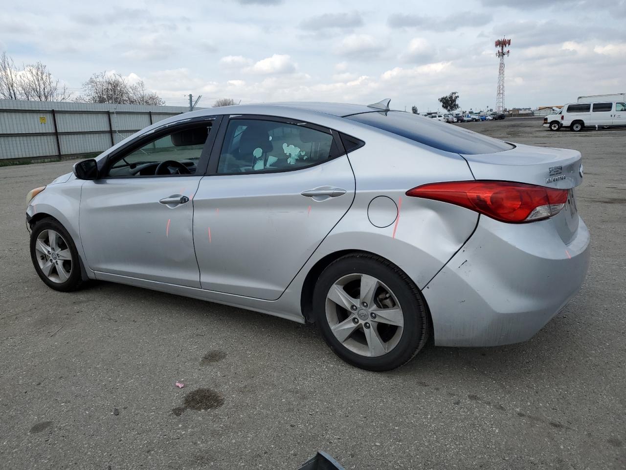 2013 Hyundai Elantra - Image 2