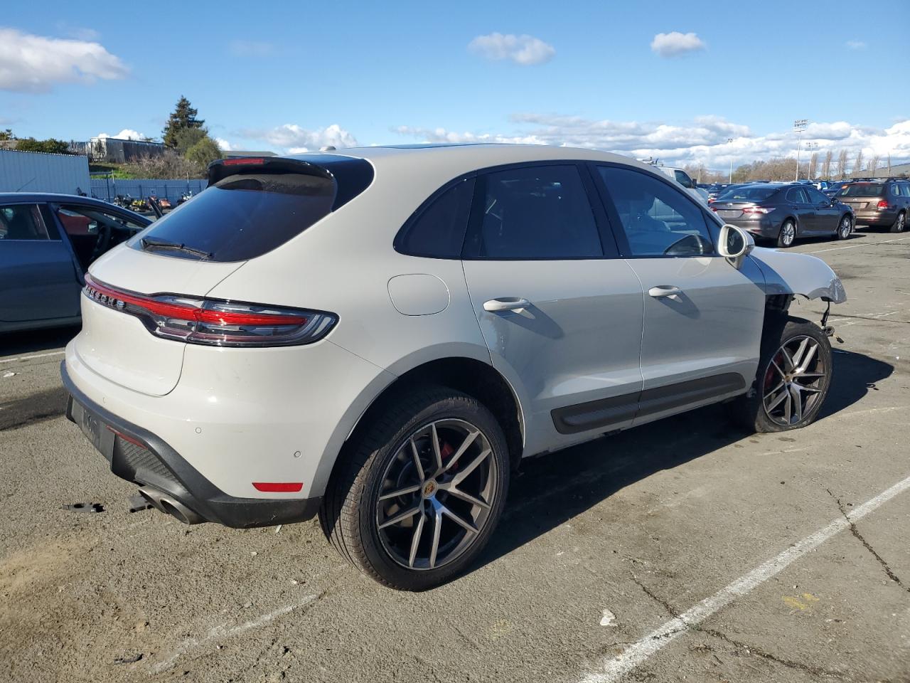 2024 Porsche Macan - Image 3