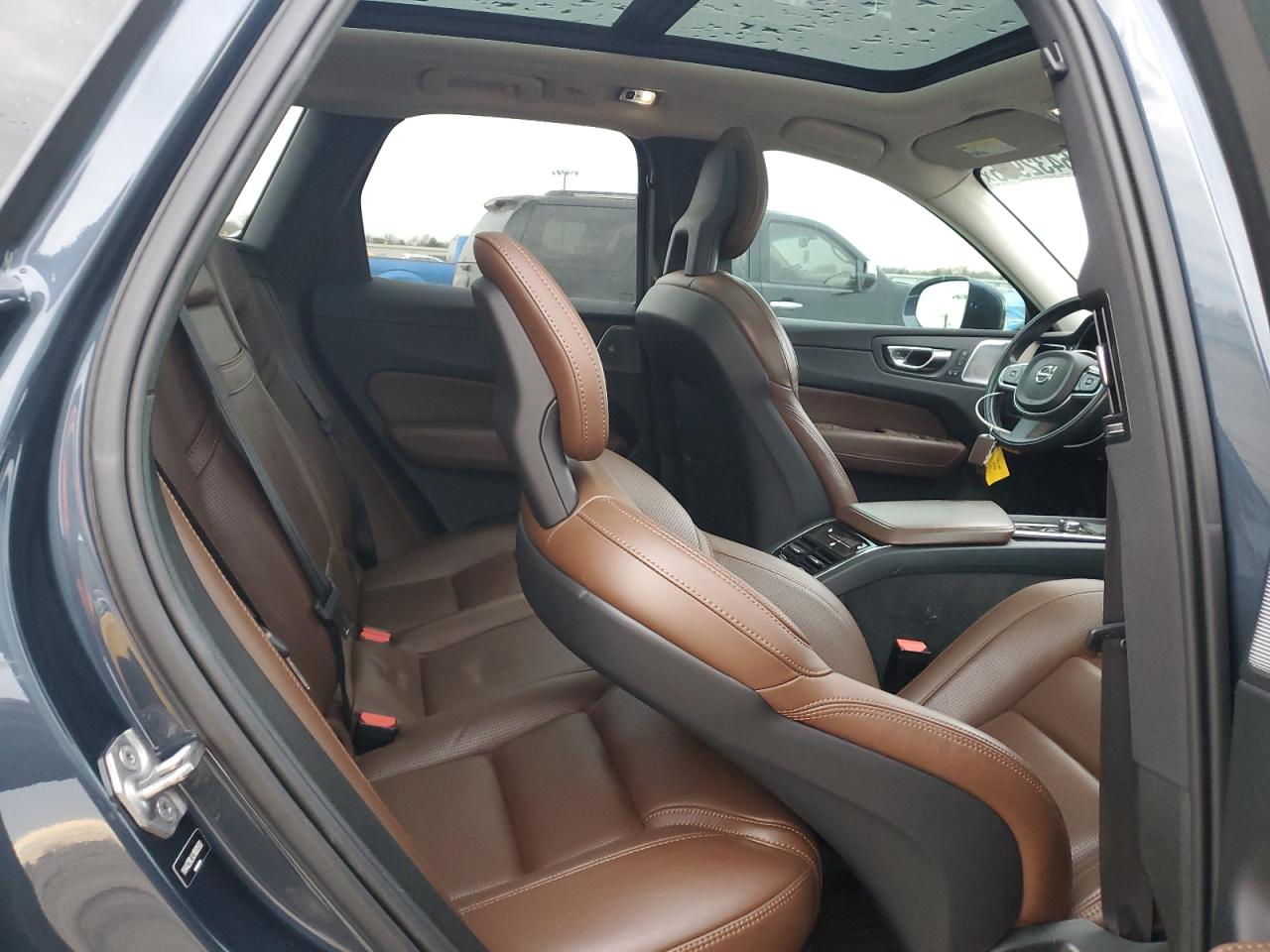 2018 Volvo XC60 - Image 11