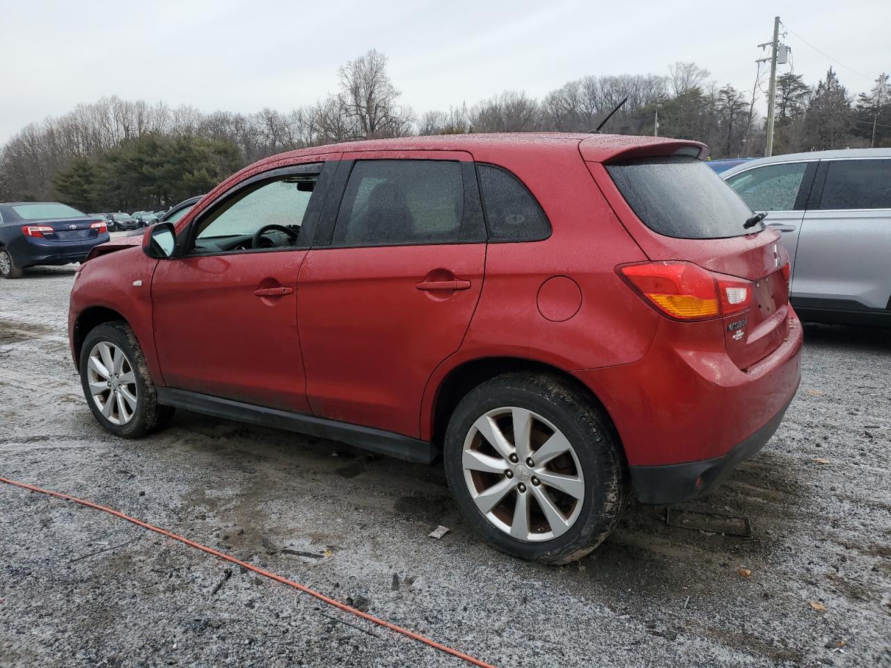 2015 Mitsubishi Outlander - Image 2