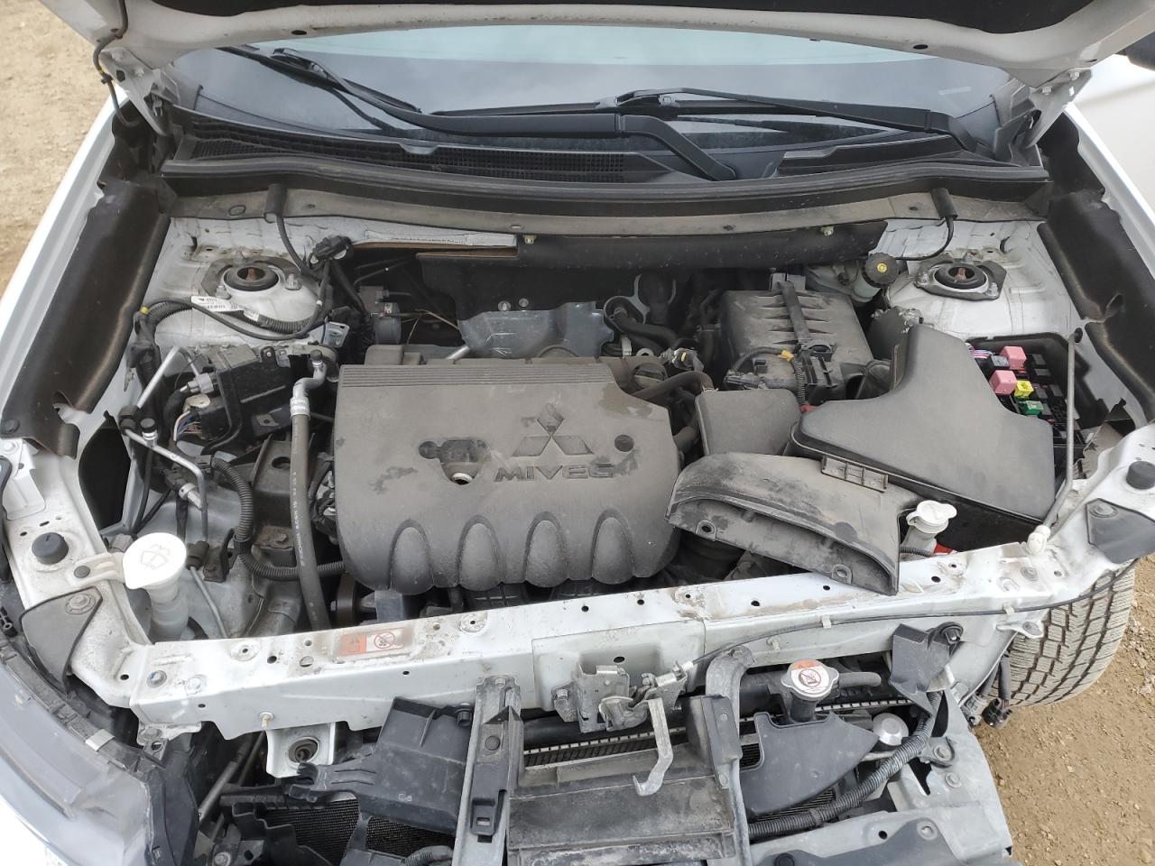 2018 Mitsubishi Outlander - Image 11