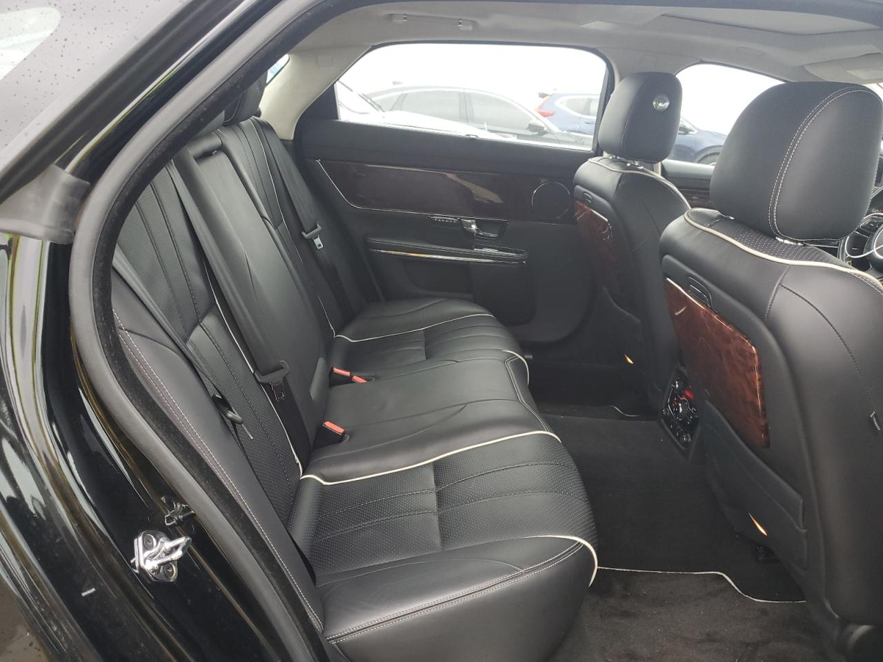 2011 Jaguar XJ - Image 10