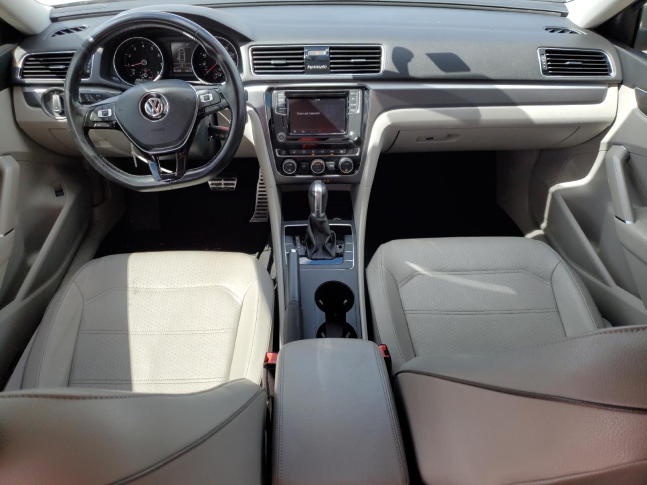 2018 Volkswagen Passat - Image 8