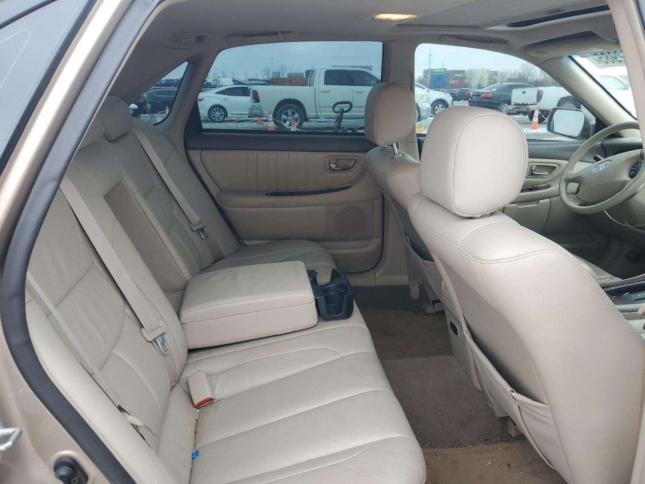 2002 Toyota Avalon - Image 10