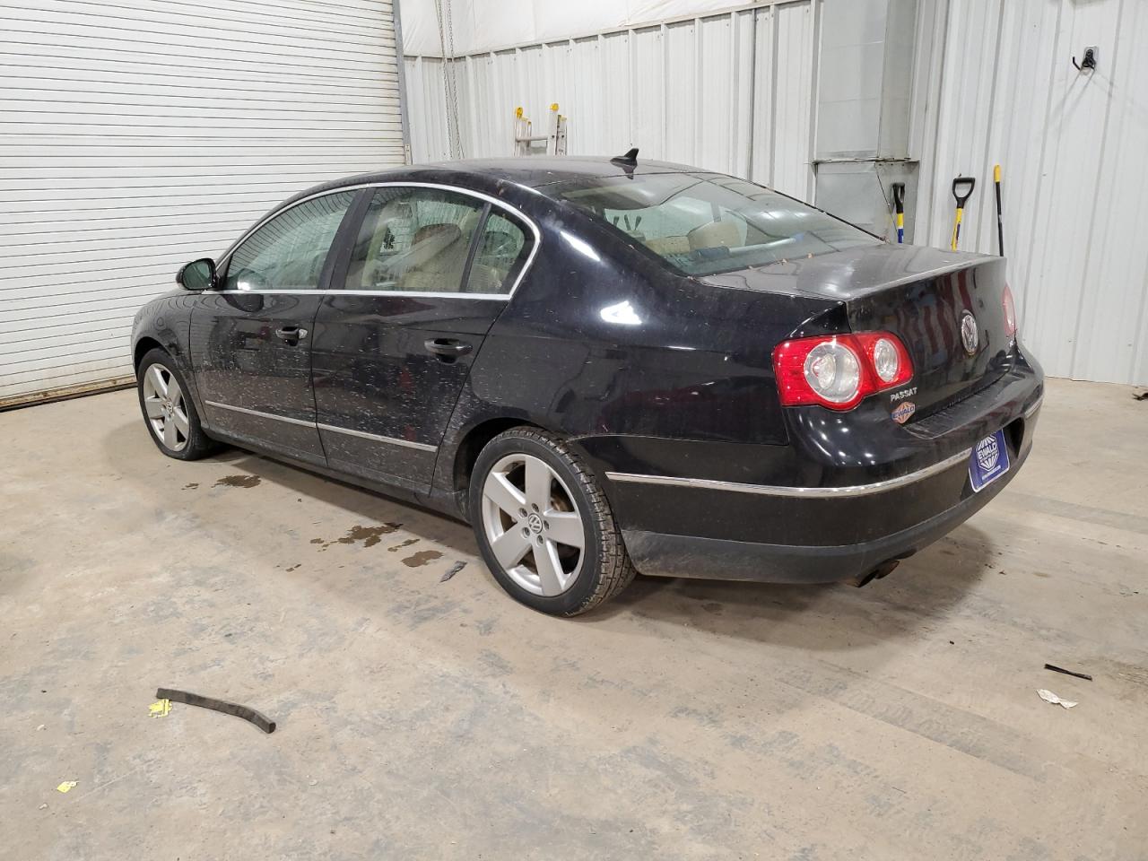 2008 Volkswagen Passat - Image 2