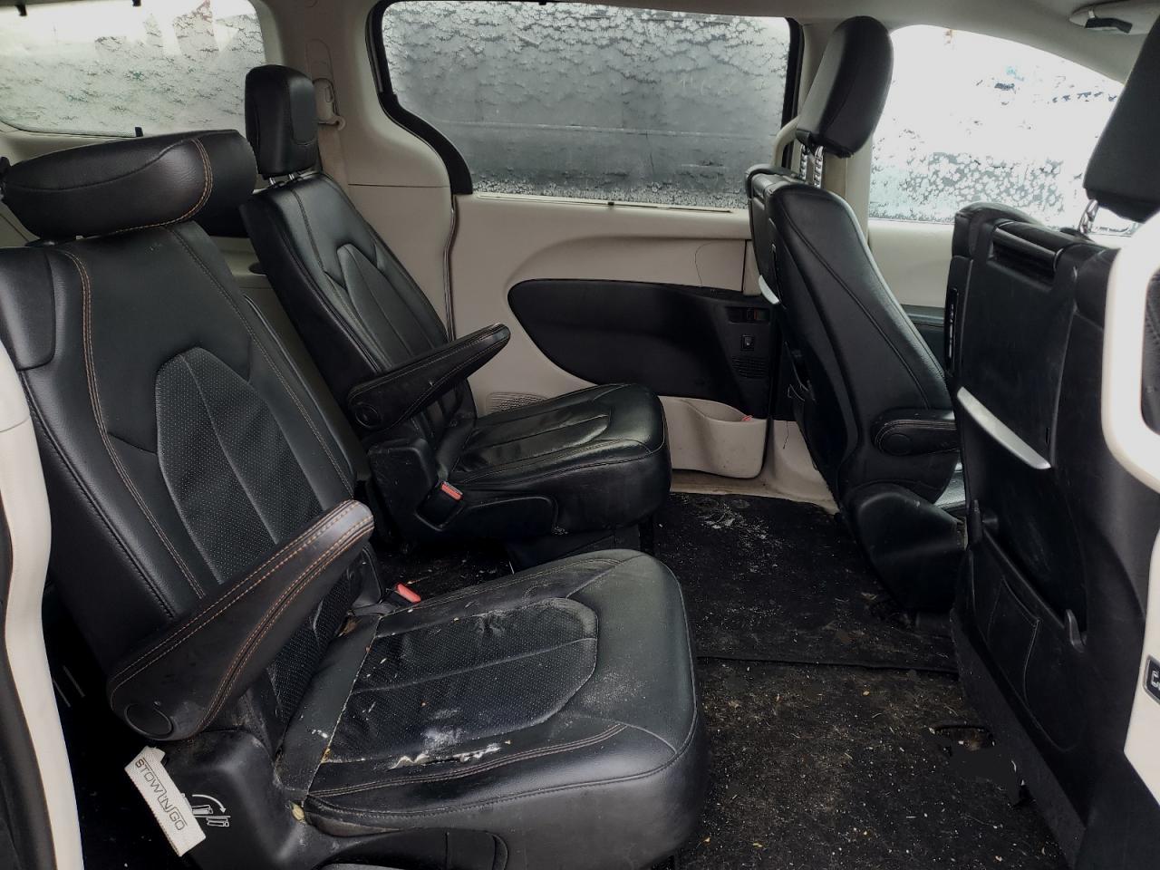 2017 Chrysler Pacifica - Image 11
