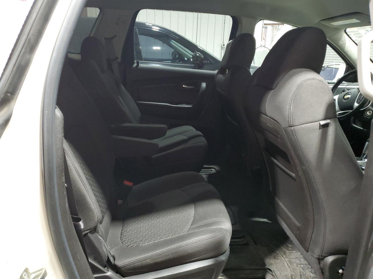 2010 Chevrolet Traverse - Image 11