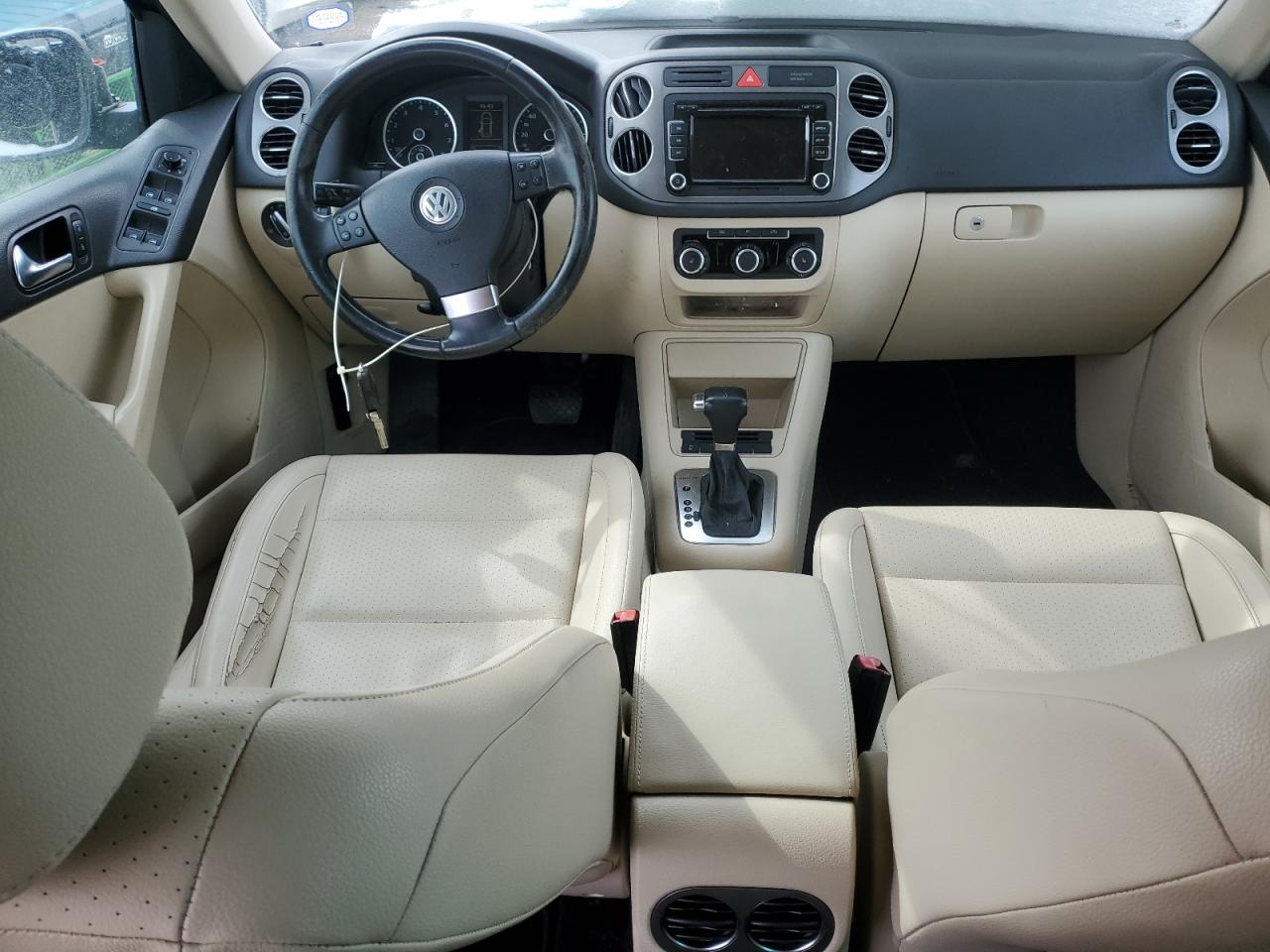 2010 Volkswagen Tiguan - Image 8