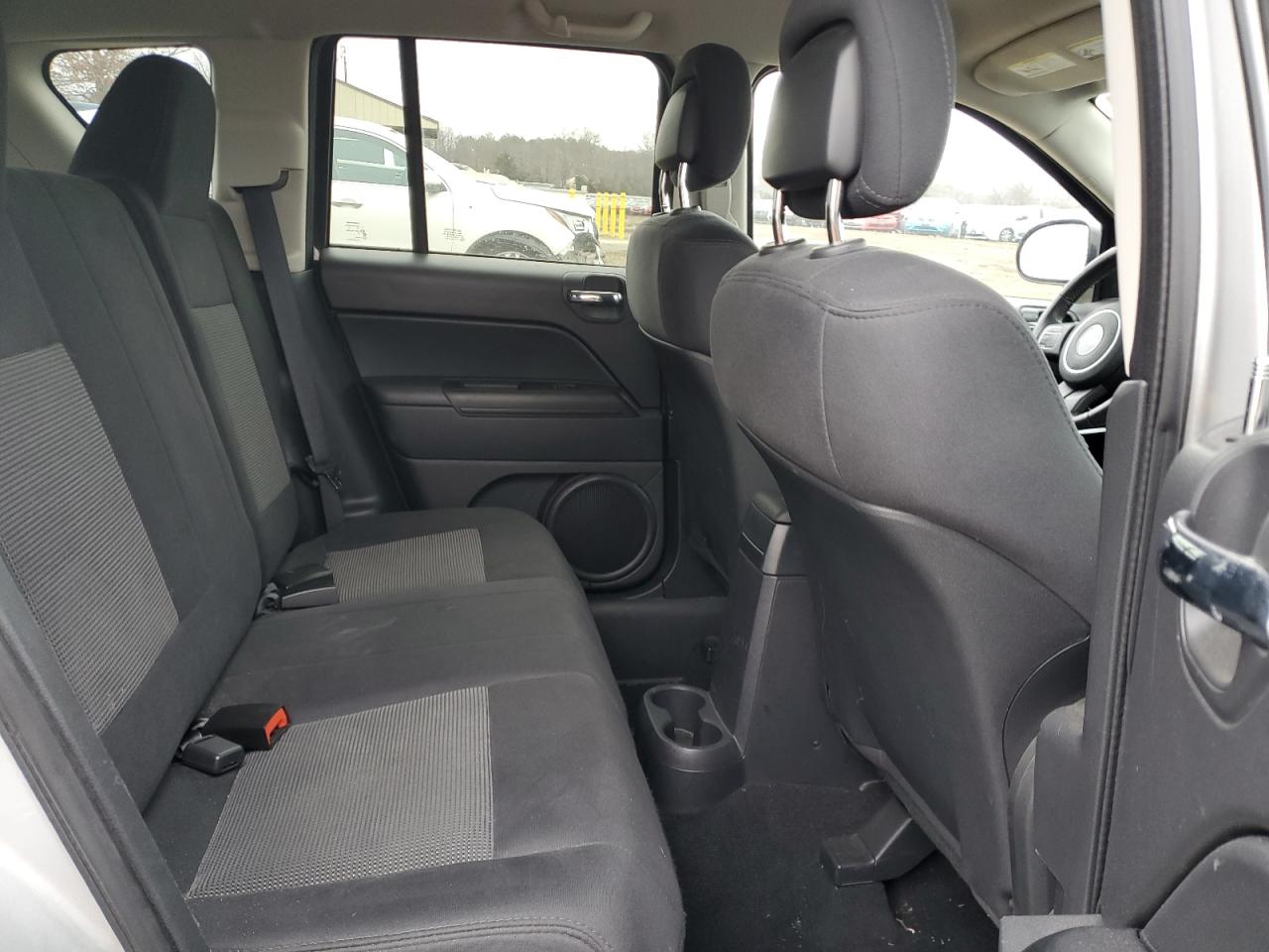 2011 Jeep Compass - Image 12