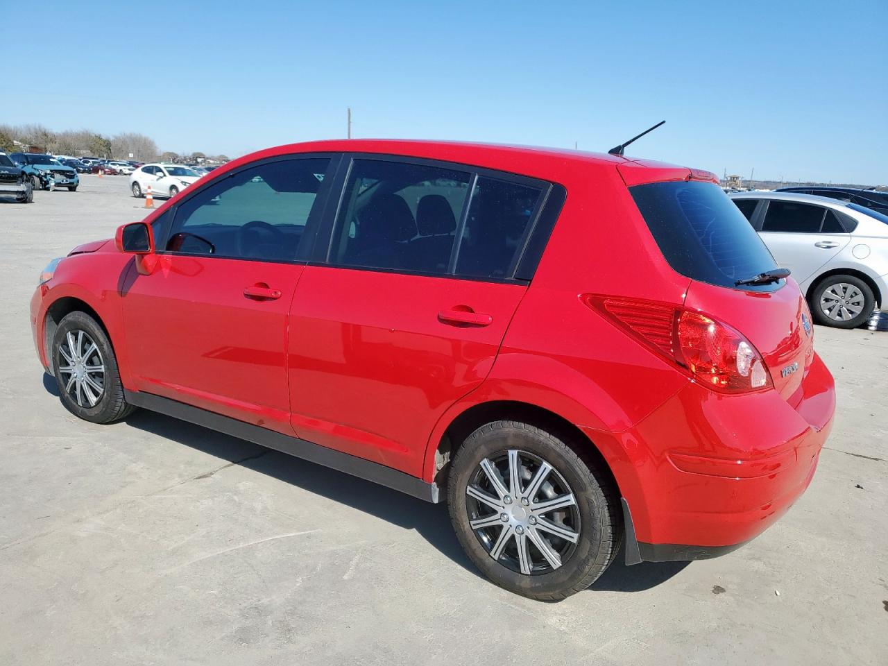 2012 Nissan Versa - Image 2