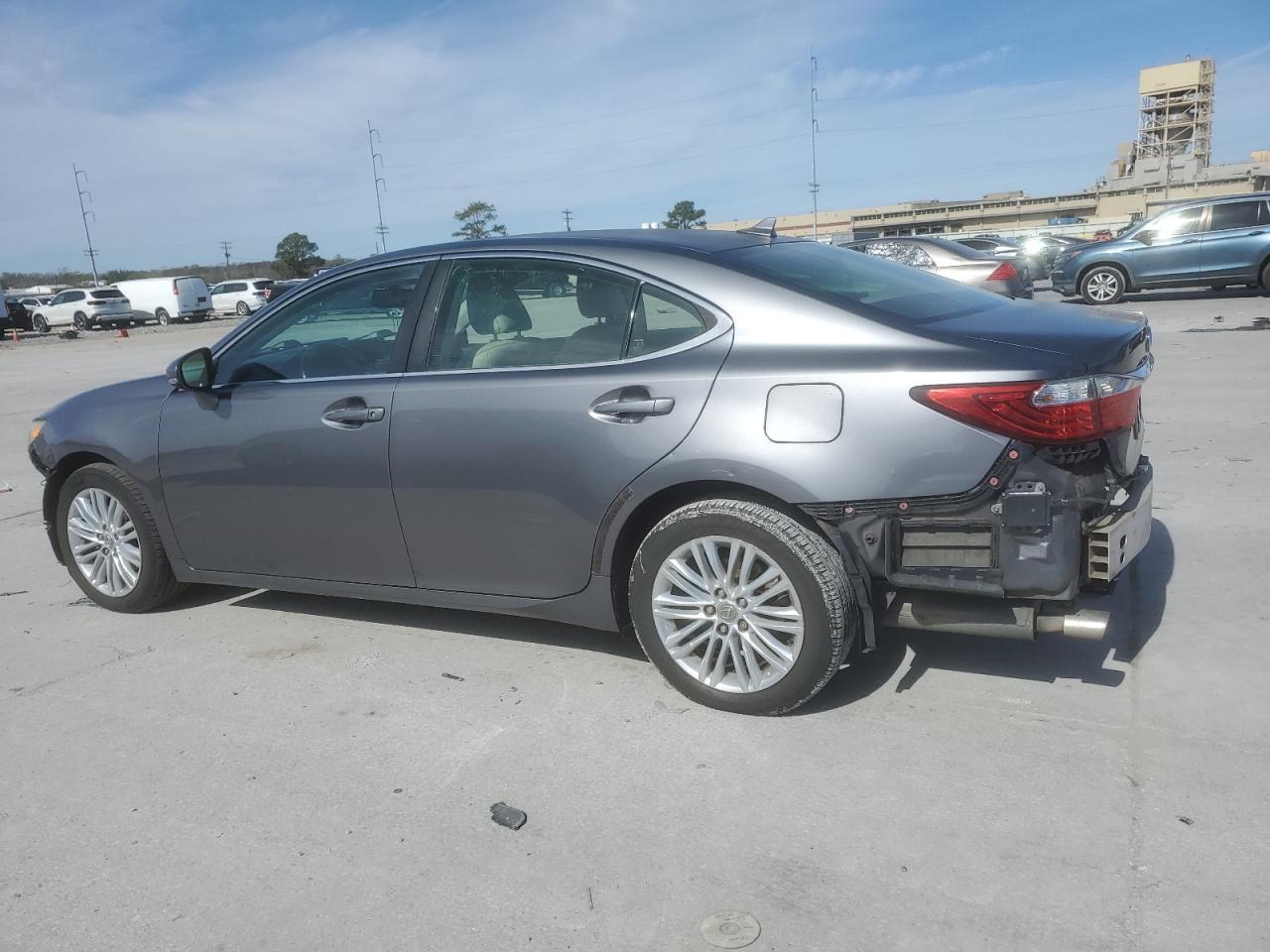 2014 Lexus ES - Image 2