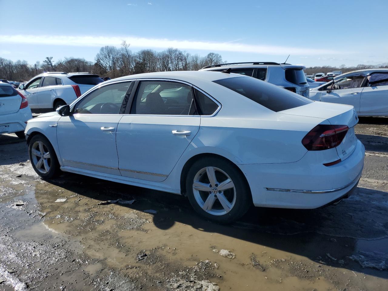 2017 Volkswagen Passat - Image 2