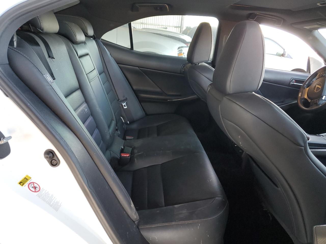 2014 Lexus IS - Image 10