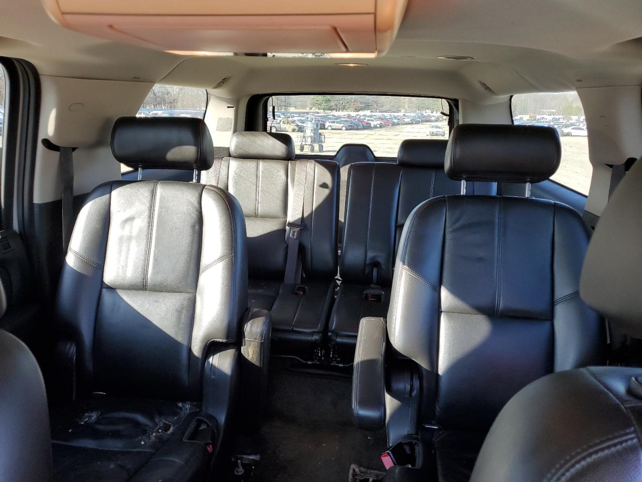 2008 Chevrolet Suburban - Image 10