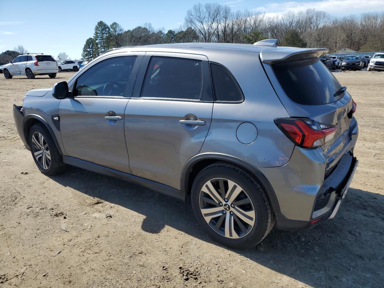 2020 Mitsubishi Outlander - Image 2