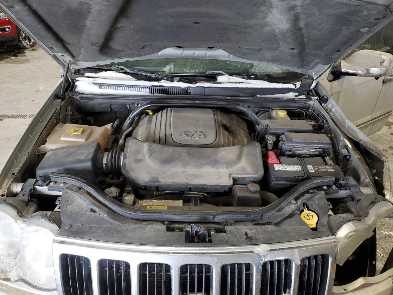 2010 Jeep Grand Cherokee - Image 12