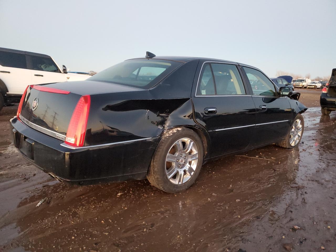 2011 Cadillac DTS - Image 3
