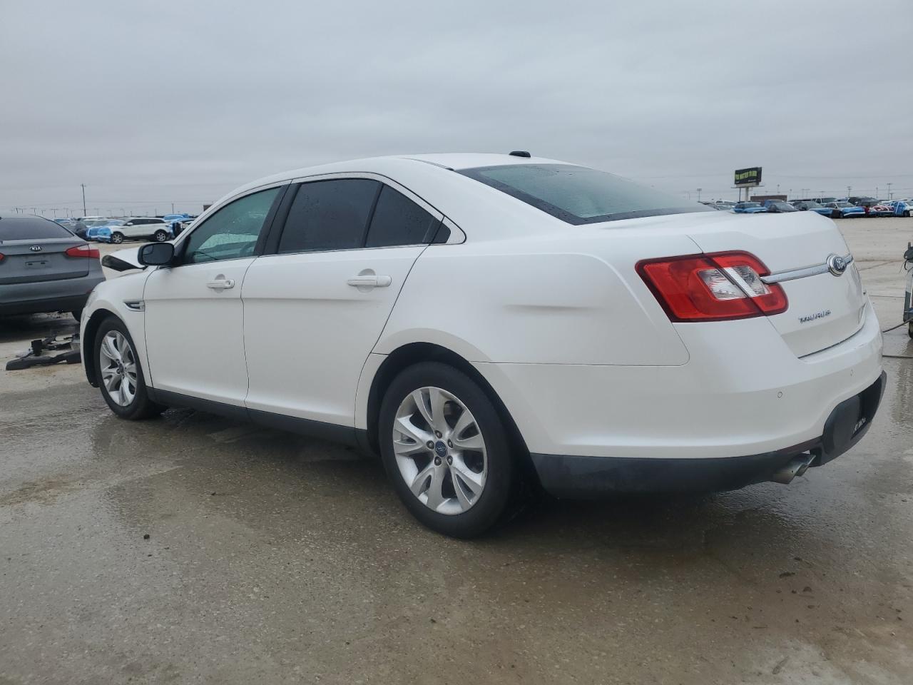 2012 Ford Taurus - Image 2