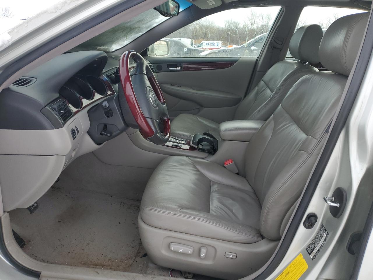 2004 Lexus ES - Image 7