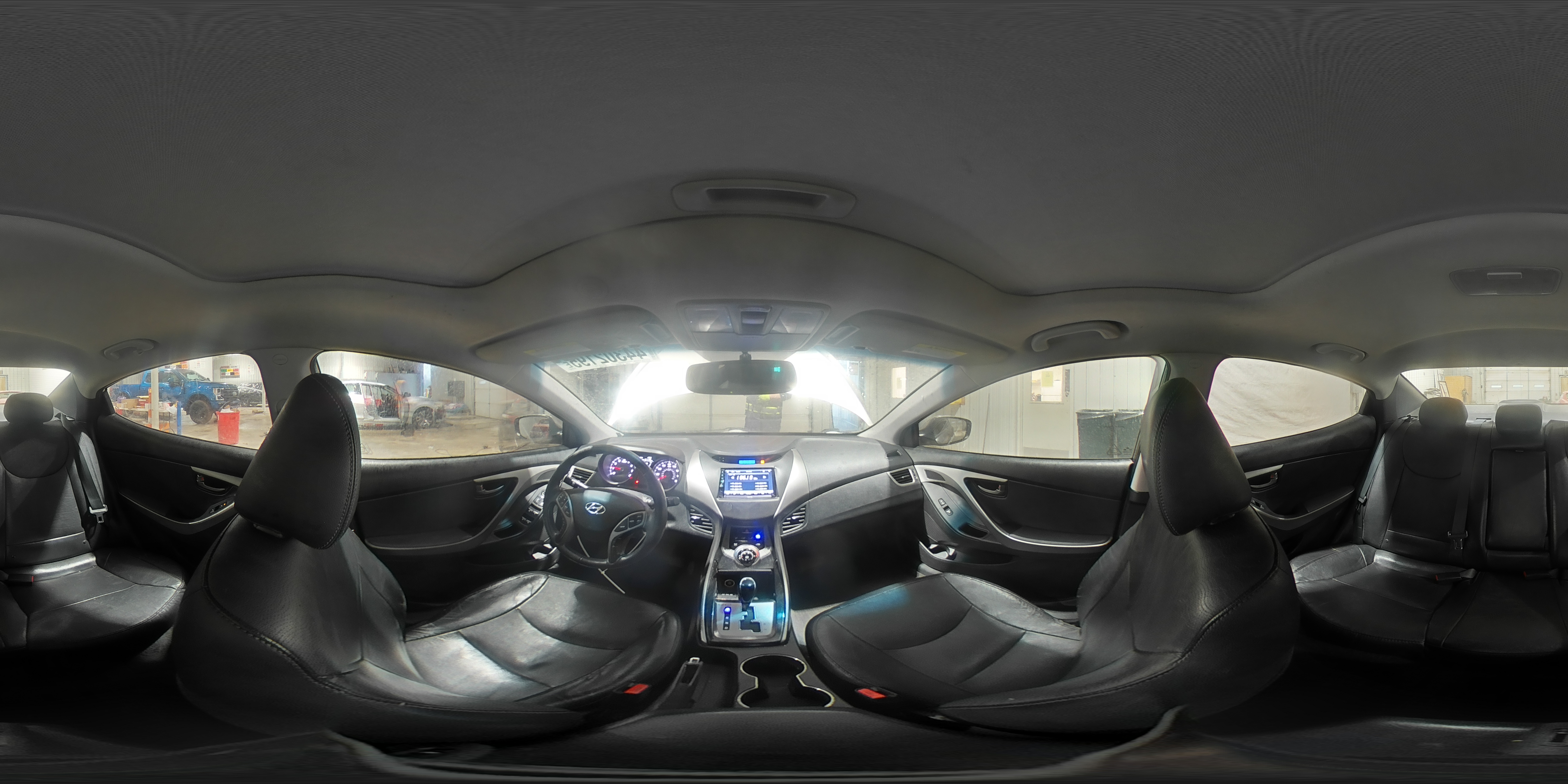 2013 Hyundai Elantra - Image 13