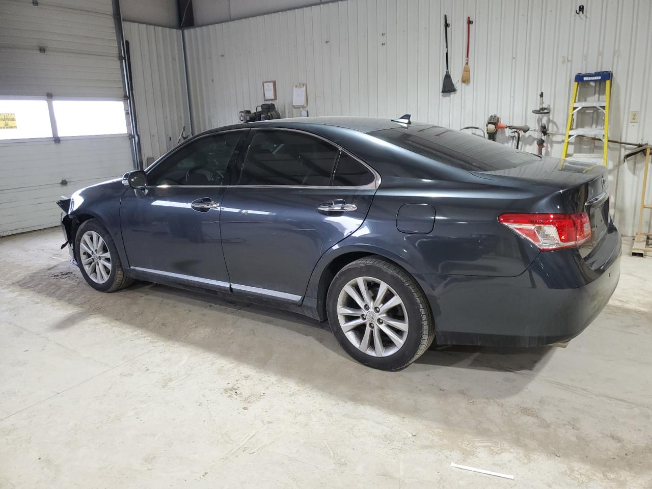 2011 Lexus ES - Image 2