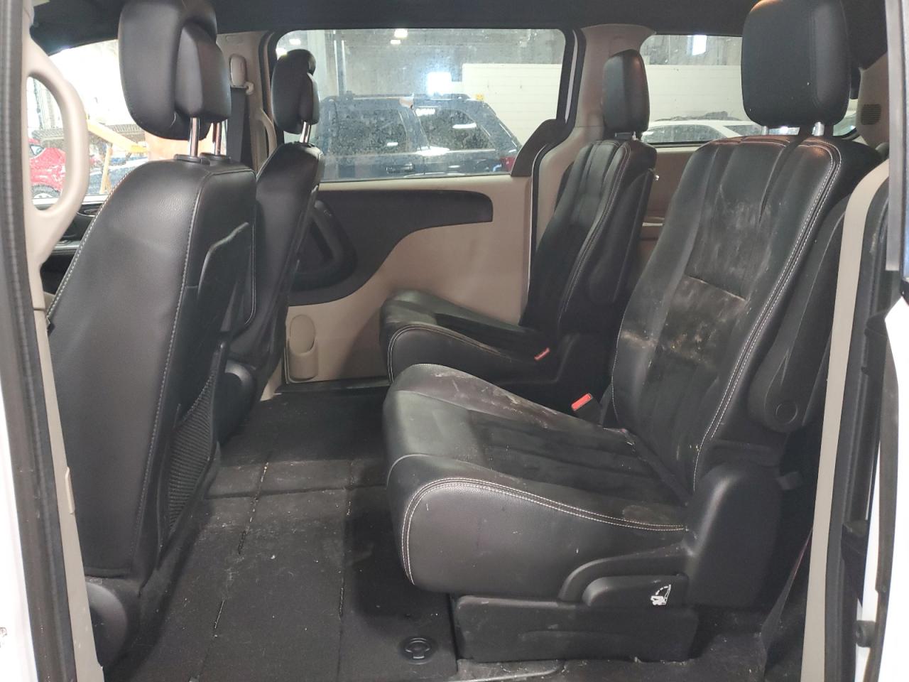 2017 Dodge Caravan - Image 11