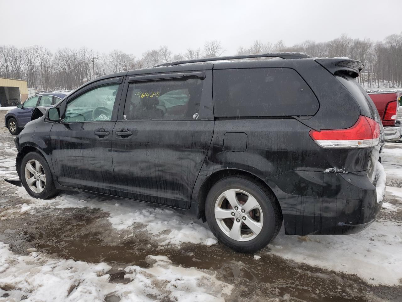 2011 Toyota Sienna - Image 2
