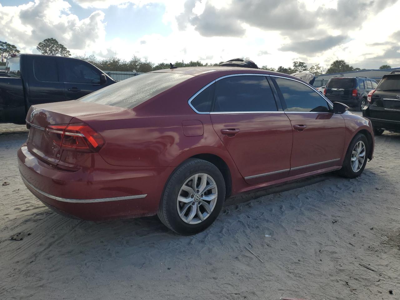 2017 Volkswagen Passat - Image 3