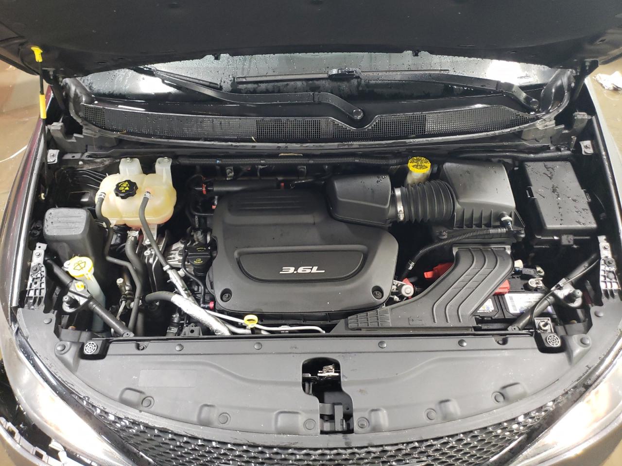 2019 Chrysler Pacifica - Image 12