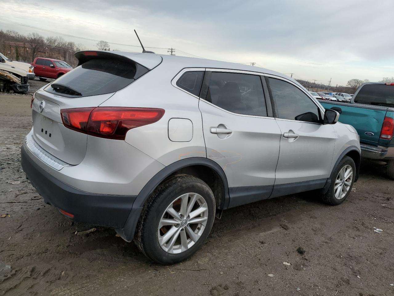 2017 Nissan Rogue - Image 3