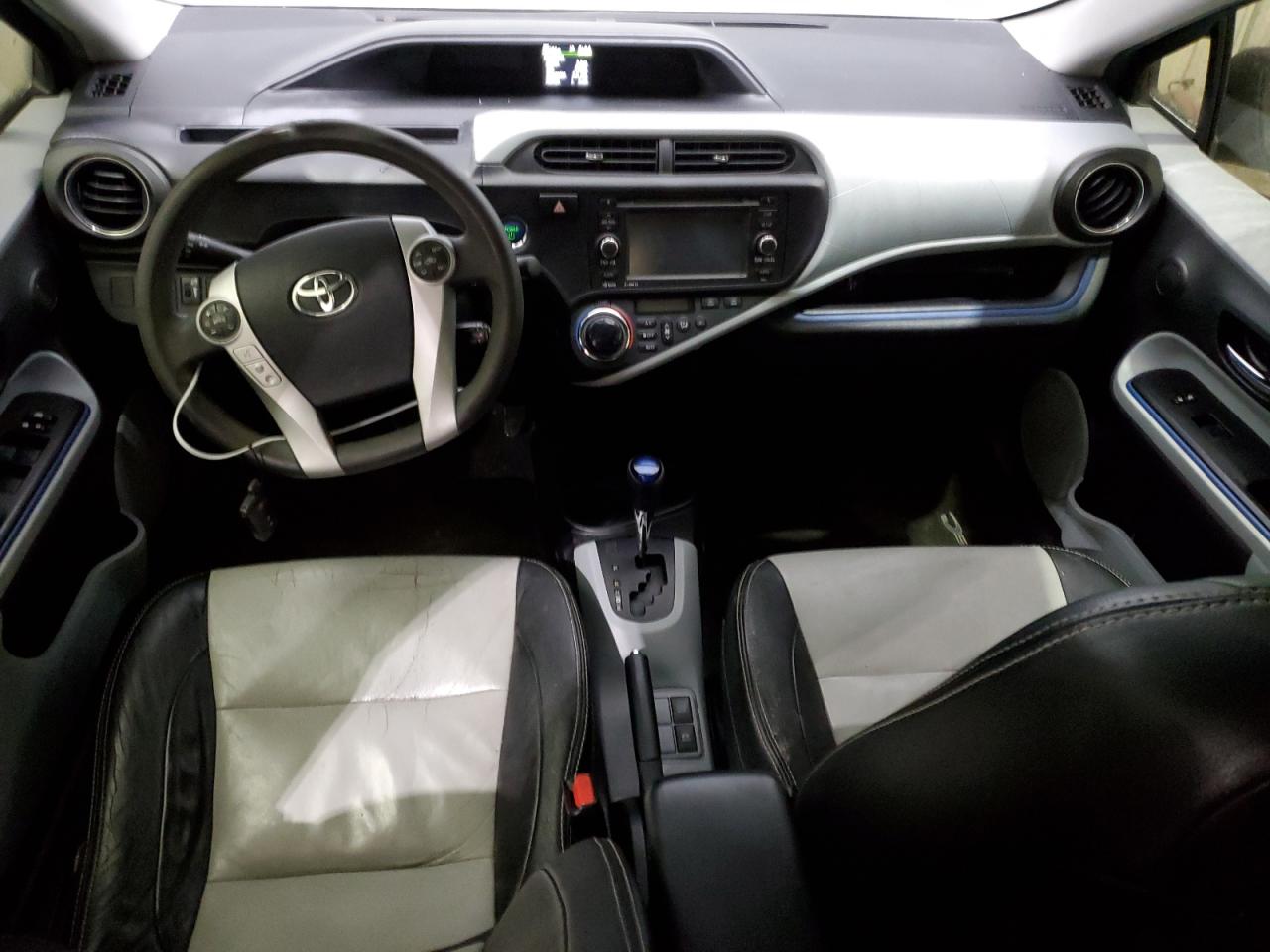 2012 Toyota Prius - Image 8
