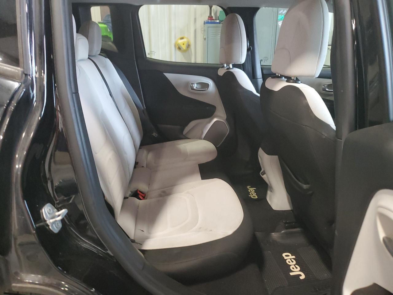 2018 Jeep Renegade - Image 11