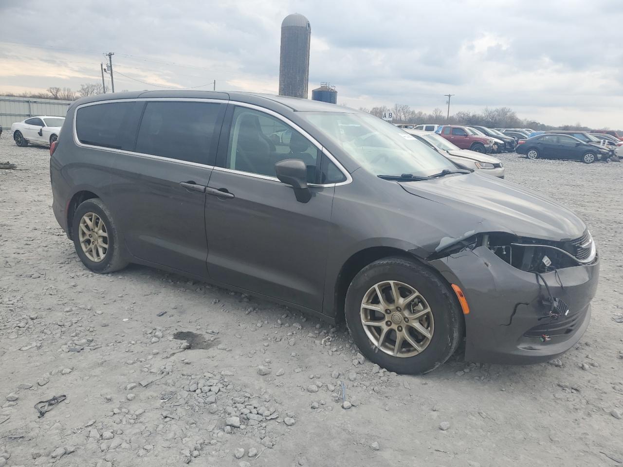 2017 Chrysler Pacifica - Image 4