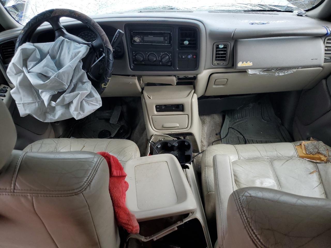 2001 Chevrolet Suburban - Image 8